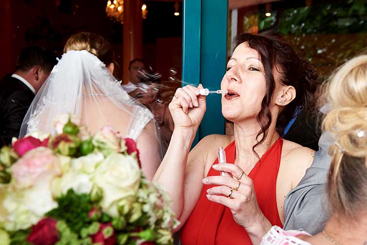 Hochzeitsparty im Weingut Schröder aufgenommen von den Fotostudio und Filmstudios BlickFang2 aus Weinheim und Andernach