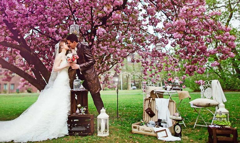 Brautpaar-Shooting: Outdoor unter Magnolien-Baum #2
