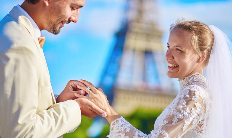 After-Wedding-Shooting: Paar aus Mannheim in Paris vor dem Eiffelturm