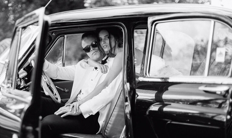 3er Serie: Stylisches Brautpaar im schwarzen Oldtimer #2