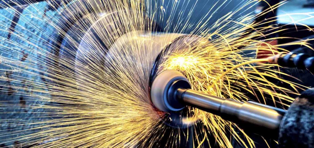 Fabrikhalle eines E-Motoren-Herstellers- In der Schlreiferei